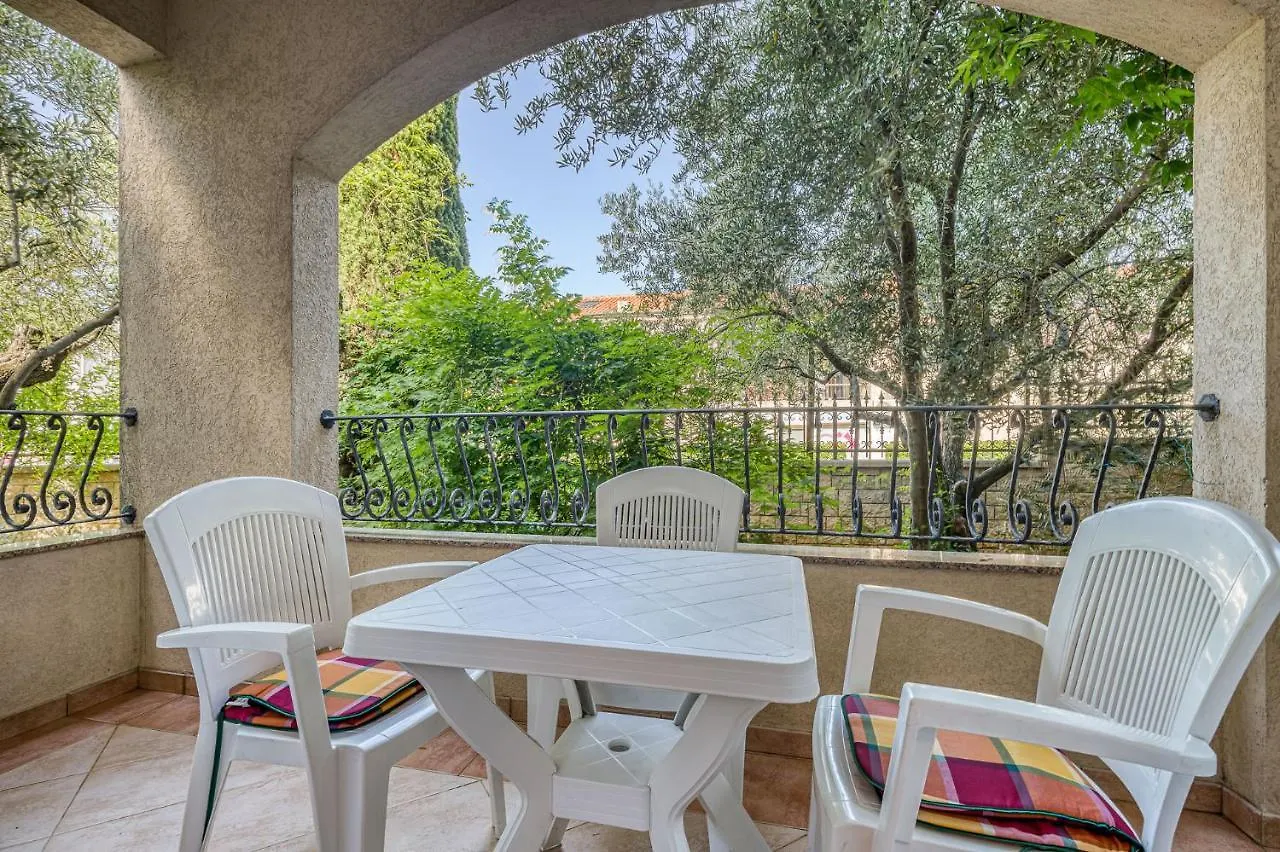 House Laura 200M From The Beach And The Center Apartment Porec