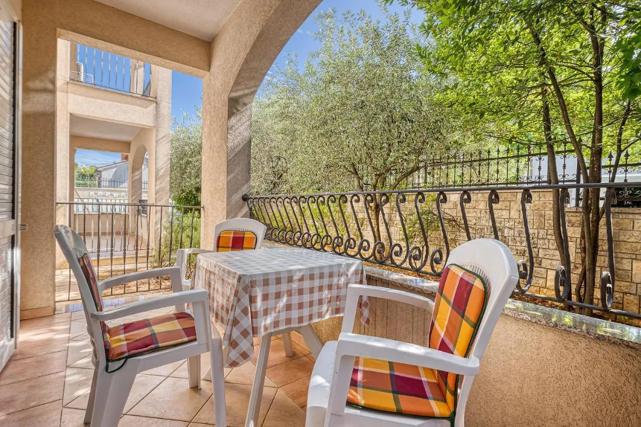 House Laura 200M From The Beach And The Center Apartment Porec