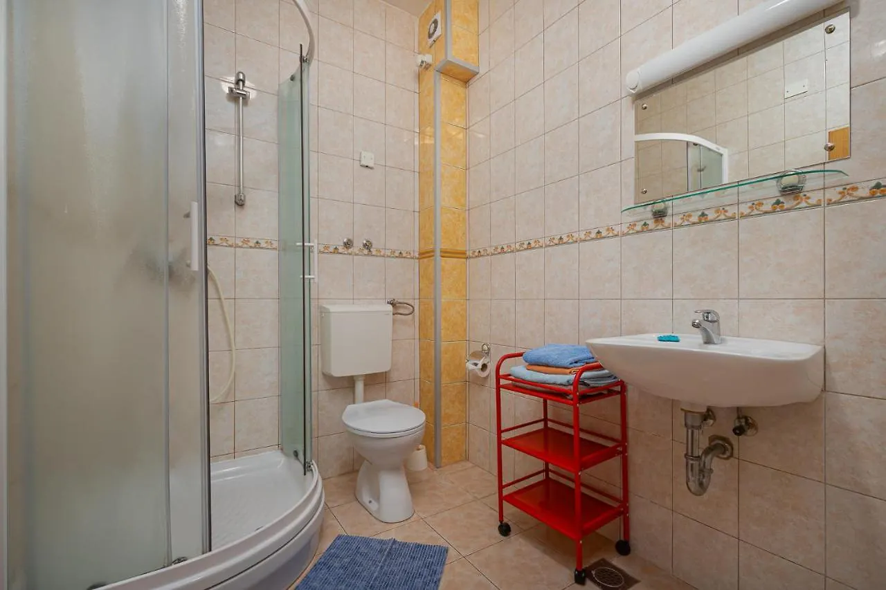 House Laura 200M From The Beach And The Center 0*, Porec